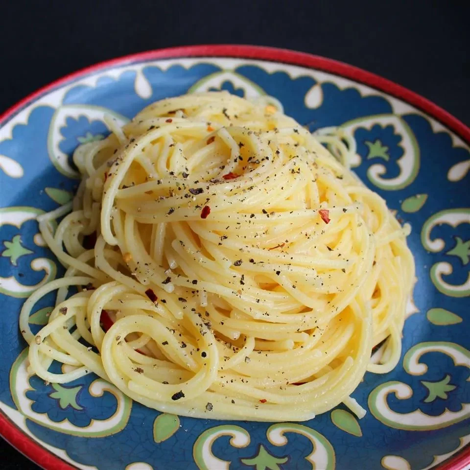 Spaghetti with Cheese and Pepper
